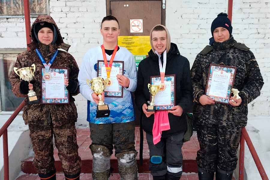 В Усть-Катаве Челябинской области прошли областные соревнования по ловле на мормышку со льда среди молодёжи
