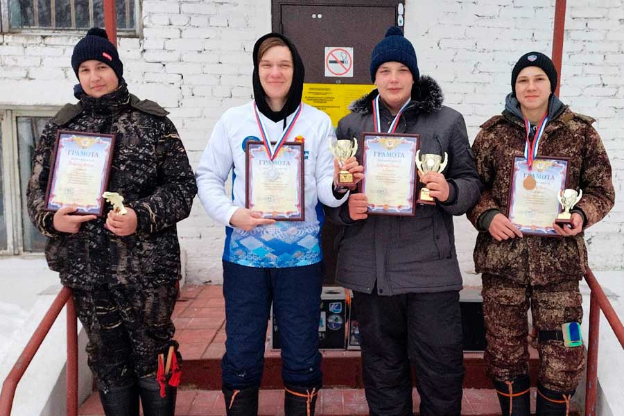 Юноши Усть-Катава разыграли Кубок города по ловле на мормышку со льда